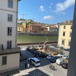Old Bridge Apartment Florence