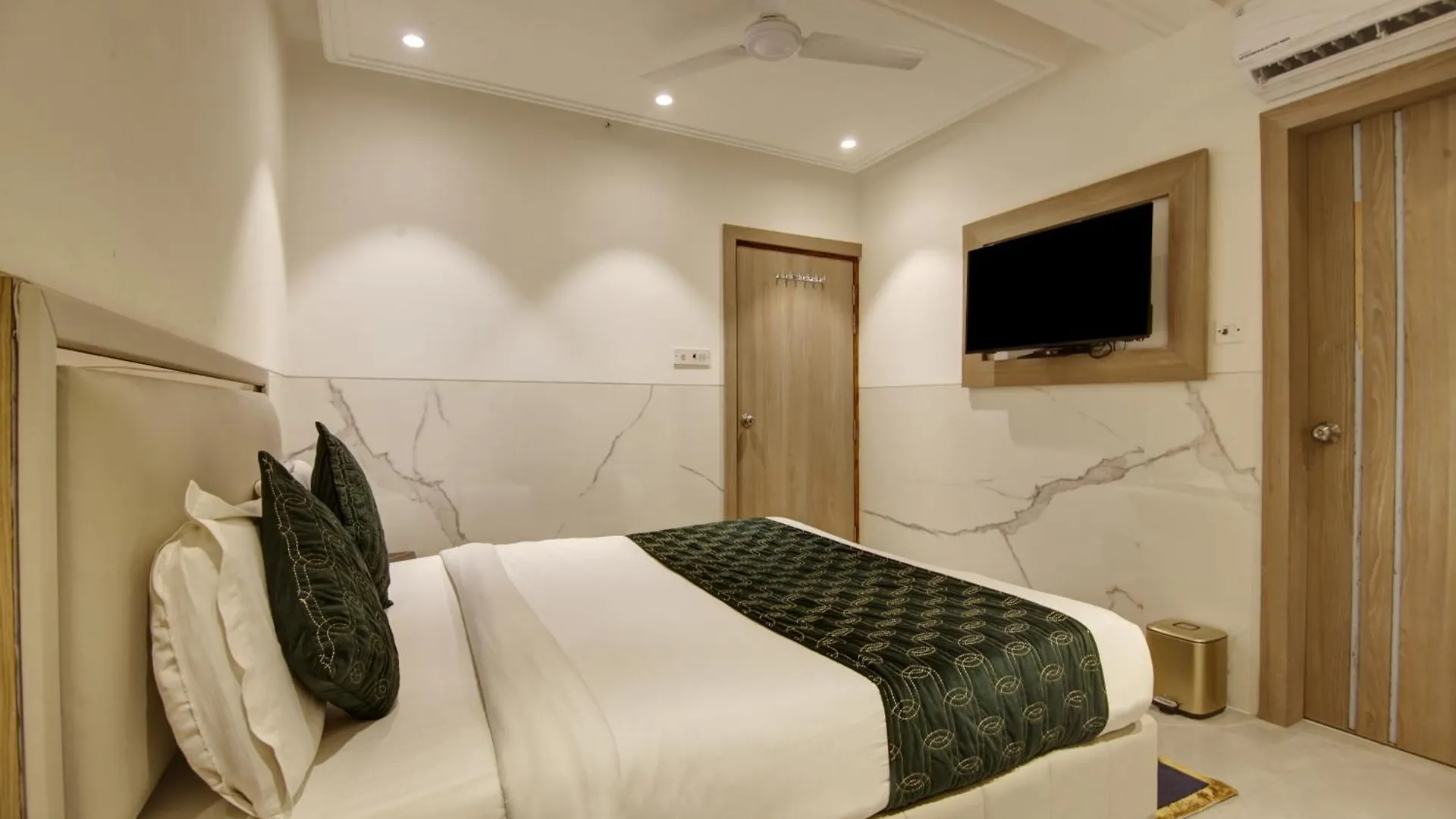 Hotel International Inn - Near Delhi Airport New Delhi 3*,